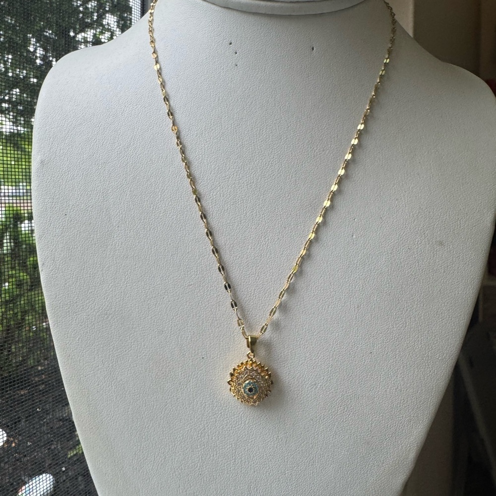 Elegant Gold Necklace with Blue Gemstone - Picture 7 of 9